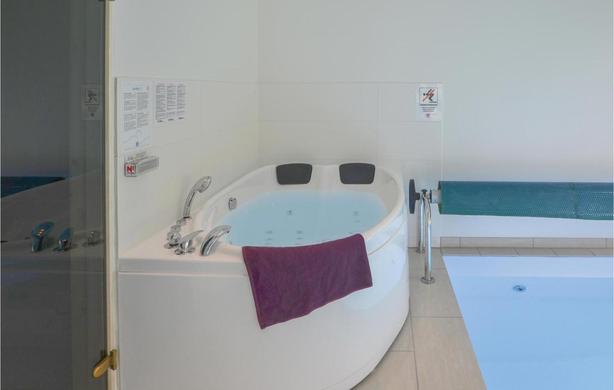 Amazing Home In Ebeltoft With Indoor Swimming Pool Eksteriør bilde